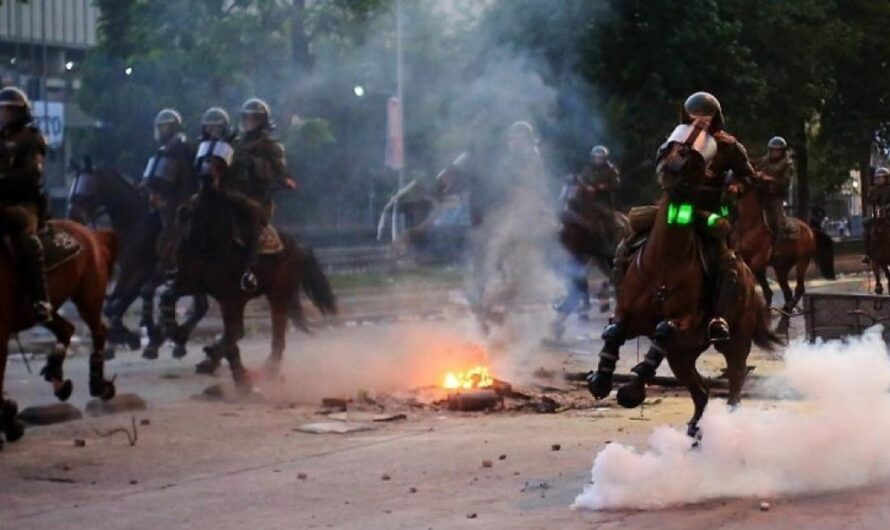 Exigiendo a Carabineros de Chile que Cese el Uso de Caballos en el Contexto de la Explosión Social: Una Petición de Carla Escobar