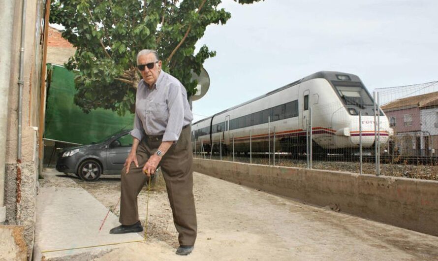 «Murcia reclama justicia: exigimos el soterramiento del AVE para evitar la división de la ciudad y la circulación de trenes cargados de materiales peligrosos».