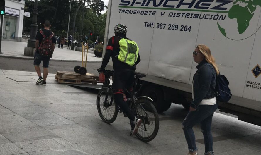 «Petición para exigir al Ayuntamiento la prohibición de bicicletas en aceras y rotondas: una medida necesaria para mejorar la seguridad».