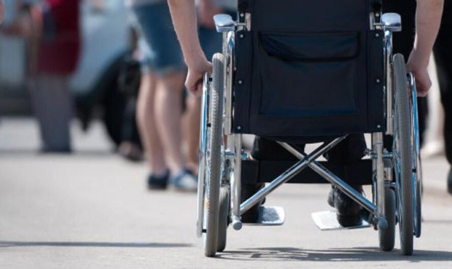Exigiendo una atención digna para los usuarios de sillas de ruedas: la necesidad de adaptar los centros médicos españoles