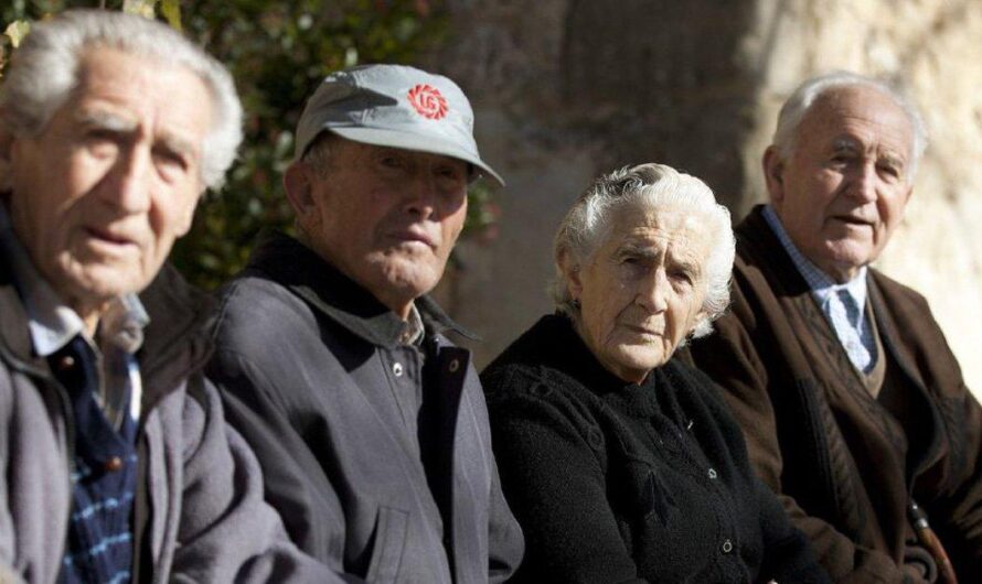 Tensión en España por posibles recortes en las pensiones, temor por la supervivencia de los más vulnerables